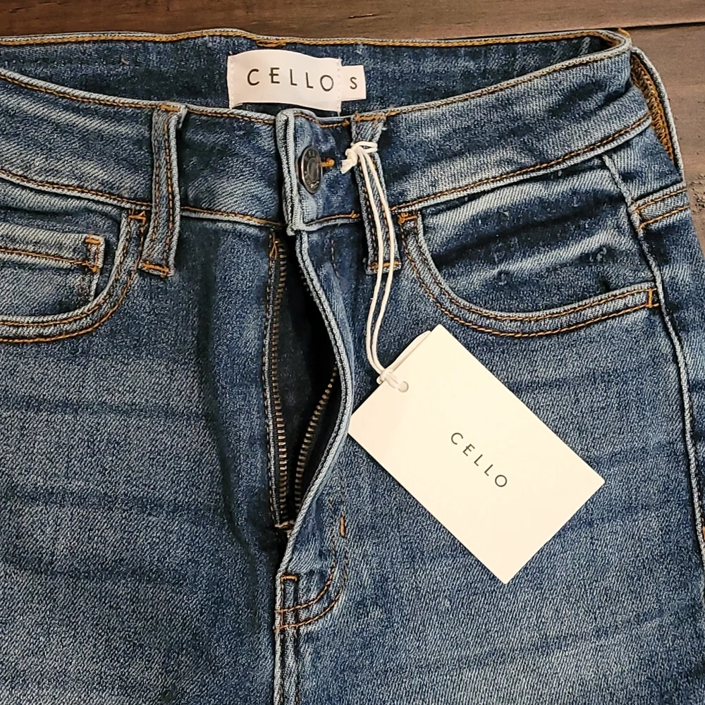 BNWT Cello Distressed Bermuda Shorts - Picture 2 of 5
